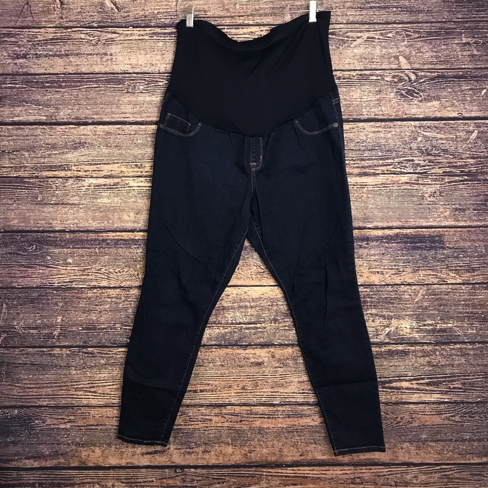 Woman’s Liz Lange maternity band jeans